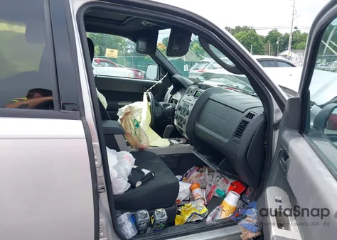 2009 Ford Escape Xlt z USA, uszkodzony, nr VIN 1FMCU93789KB27266